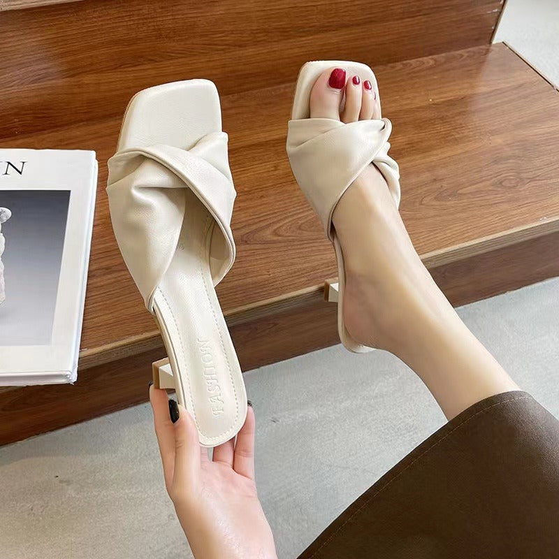 Überkreuzte Damen-Sandalen aus Leder mit geometrischem Absatz - Estela
