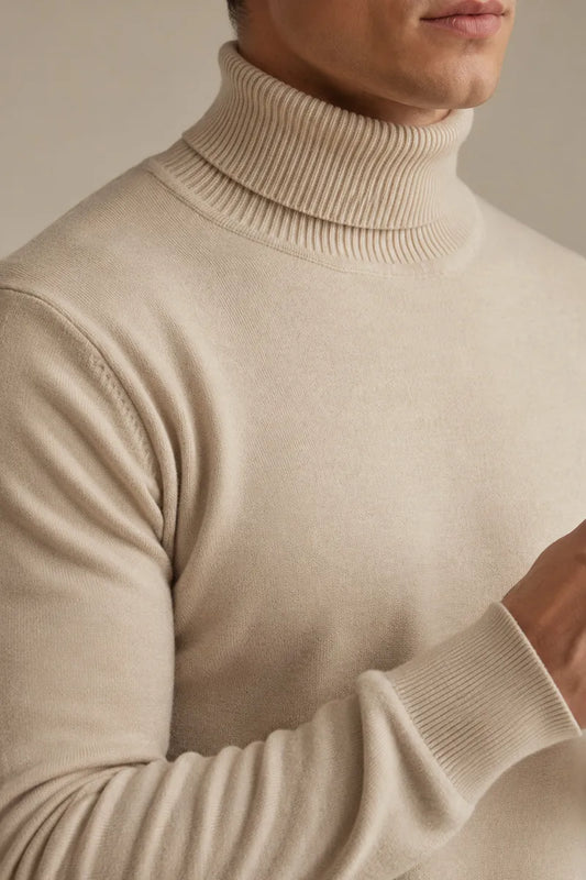 Herrenpullover mit Rollkragen, schmaler Passform, glatter Strick – Caspar