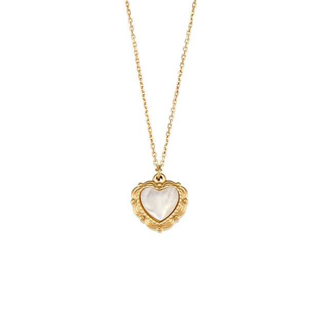 Collier pour femmes avec pendentif en forme de cœur et chaîne fine