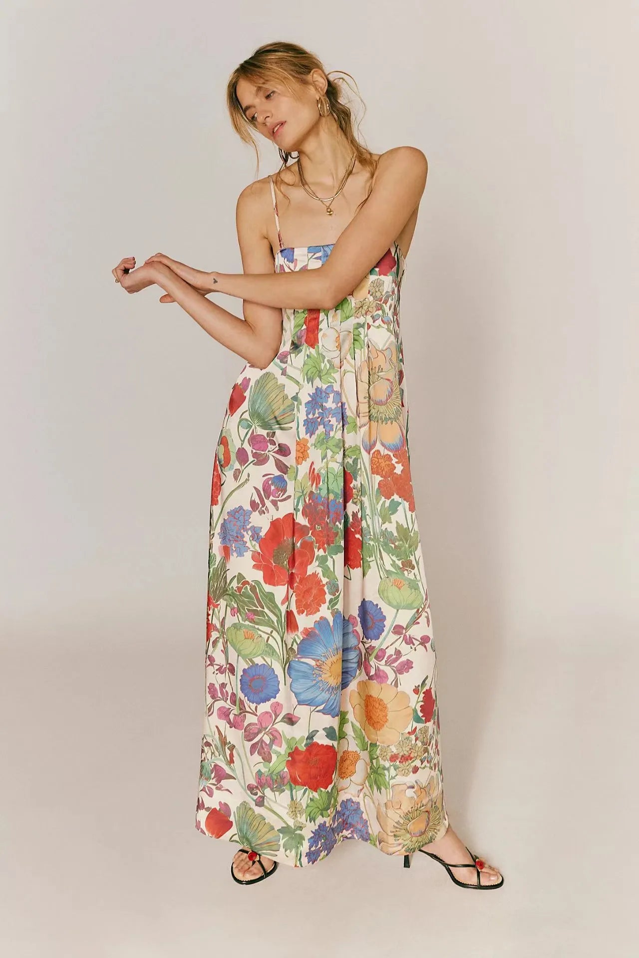 Langes Kleid mit Blumendruck, hohe Taille, A-Linien-Schnitt - Althea