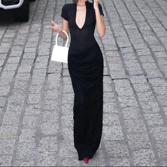 Langes Damenkleid mit tiefem Ausschnitt - Julieta