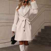 Manteau ceinturé avec détails en fourrure - Aveline