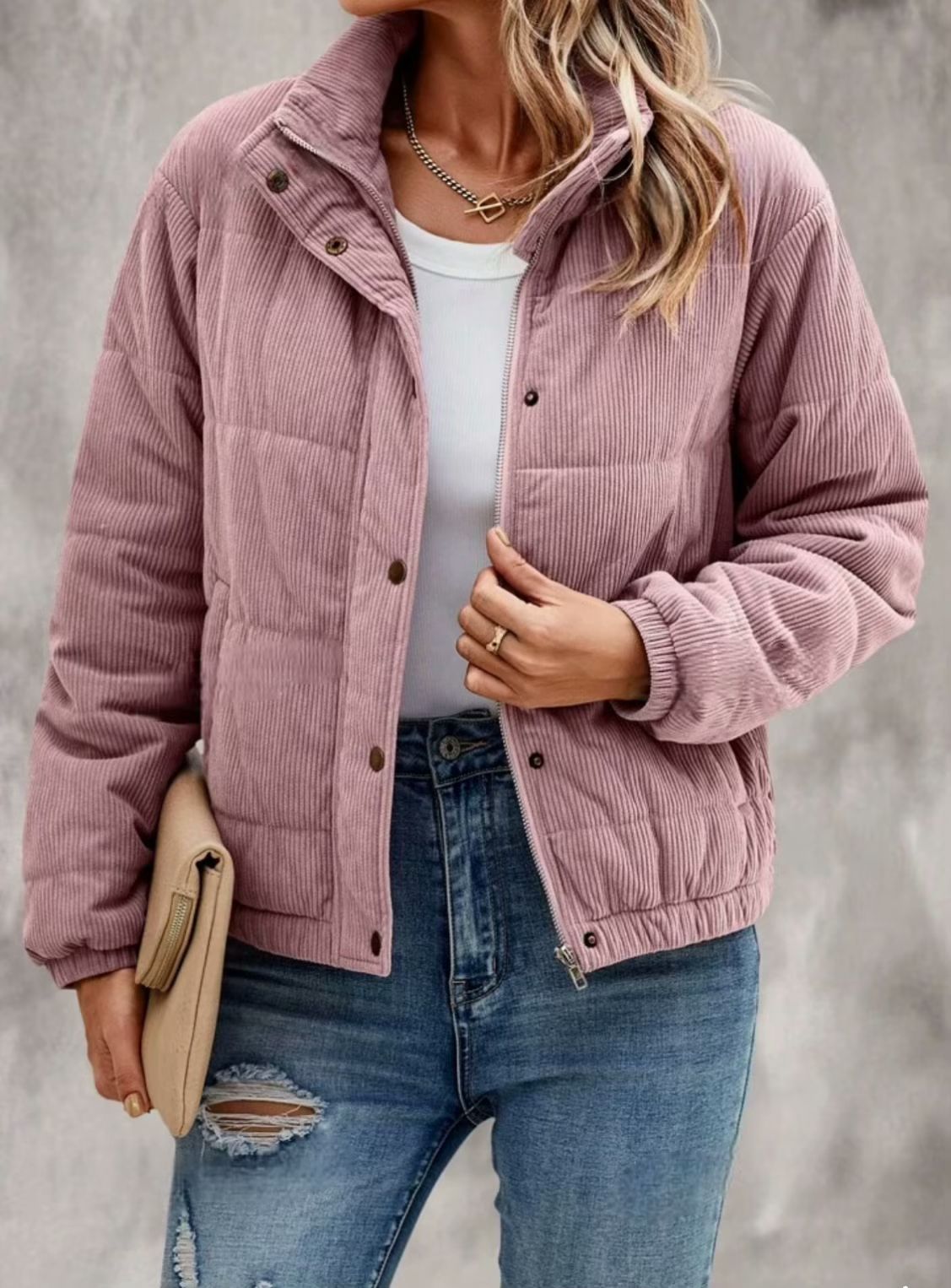 Kurze, gesteppte Damen-Rollkragenjacke mit gerippter Struktur - Svala