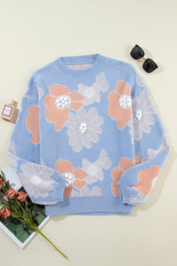 Blanche - Blauer Strickpullover mit Rundhalsausschnitt und Blumenmuster mit hängenden Schultern