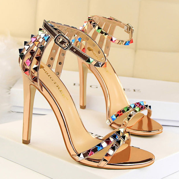 Sandales à talons de style romain pour femmes avec applications métalliques - Valeria
