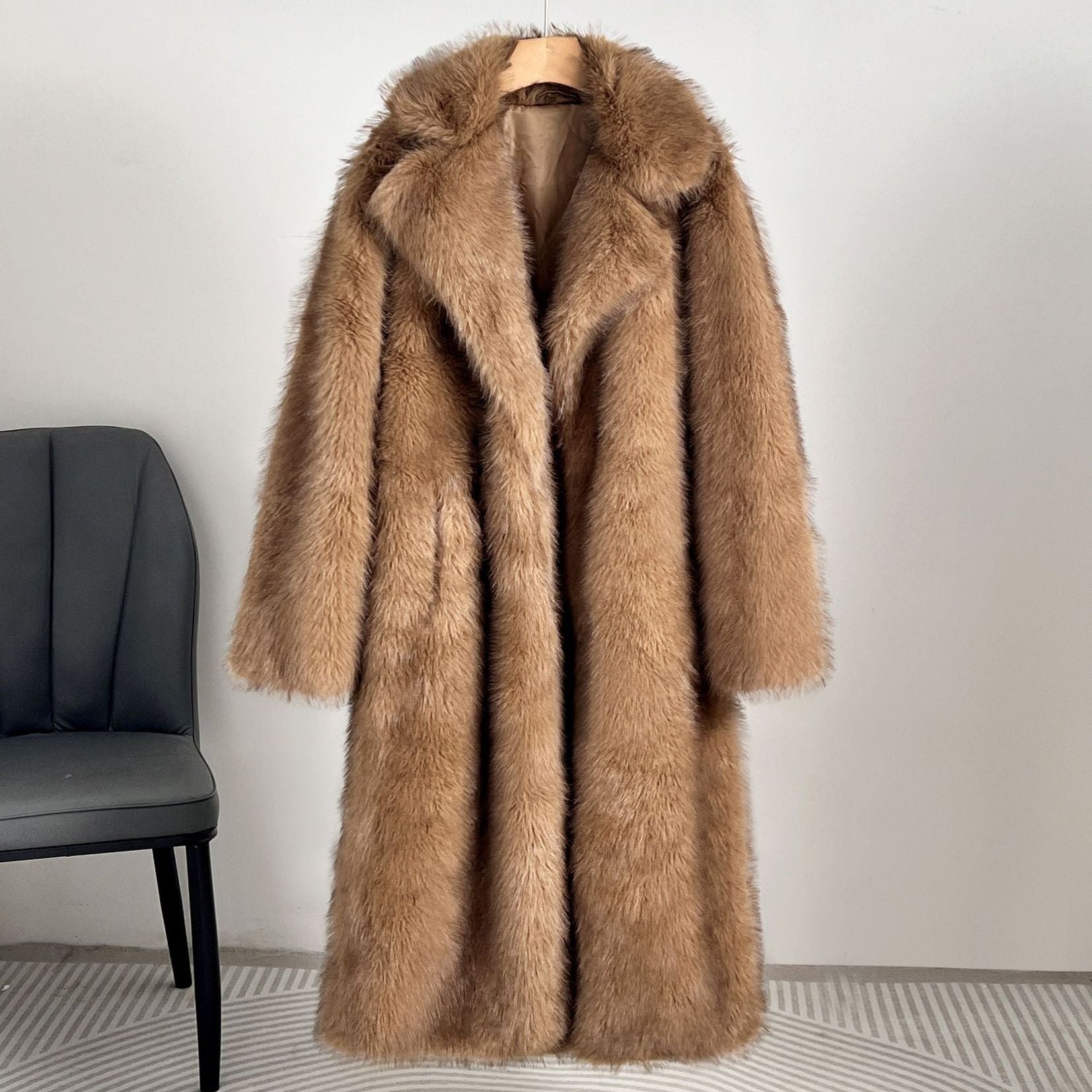 Eleganter Damenmantel aus Kunstpelz - Narelle