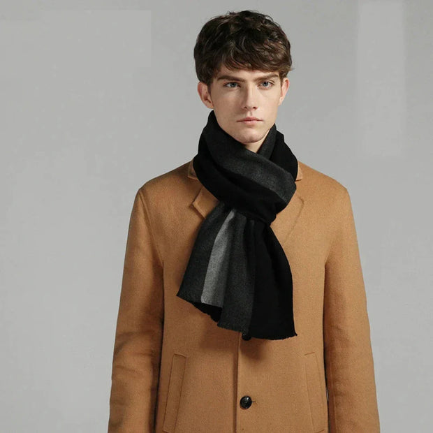 Eleganter Herrenschal für den Winter