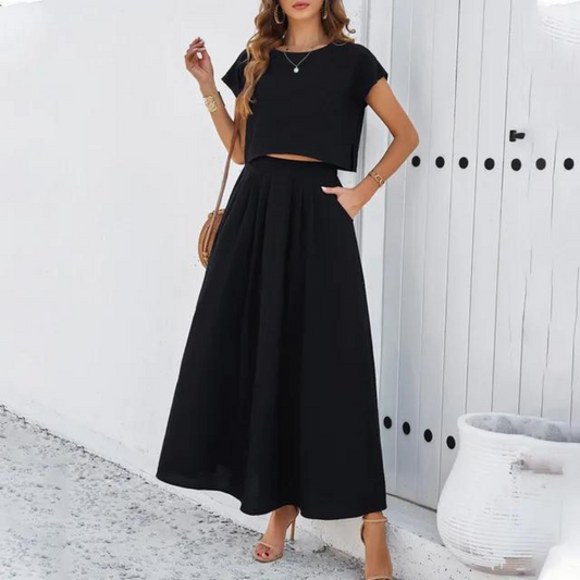 Ensemble élégant composé d'un top et d'une jupe longue et fluide, parfait pour un look raffiné et moderne, idéal pour les soirées spéciales.