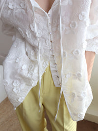 Sophie - Chemisier oversize à fleurs brodées semi-transparentes