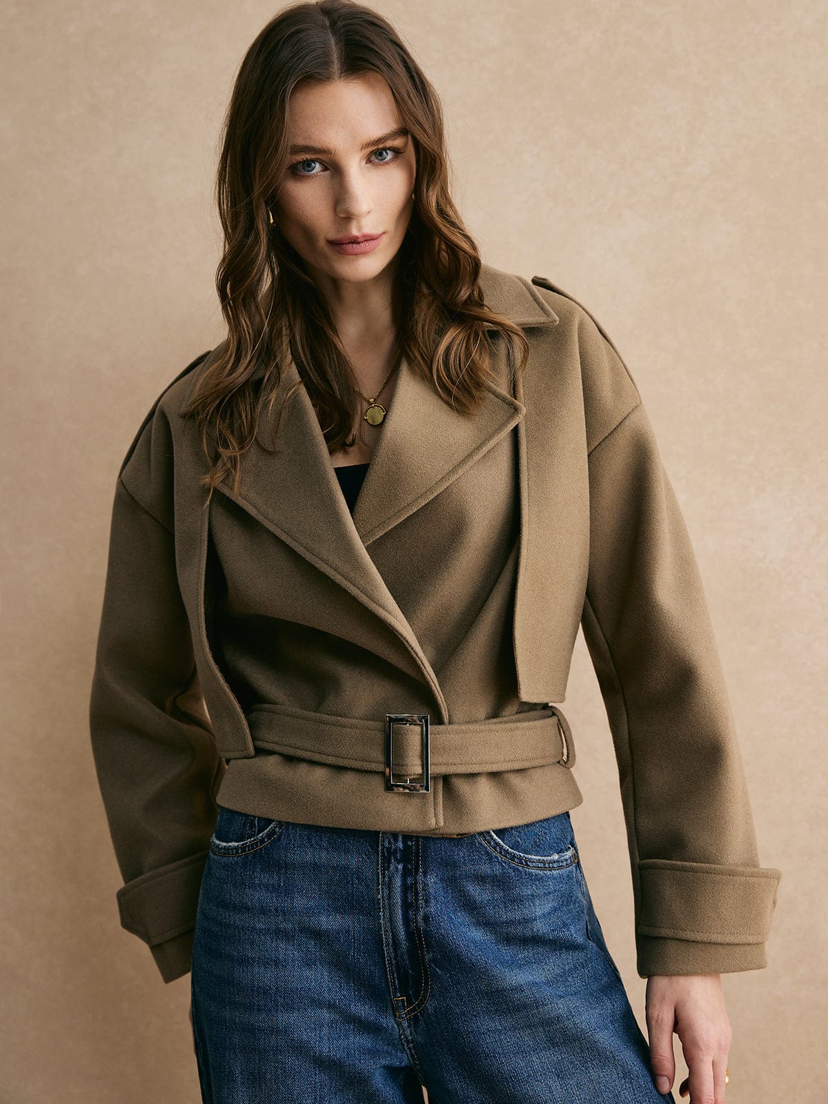 Kurze Damenjacke mit Gürtel - Alviora