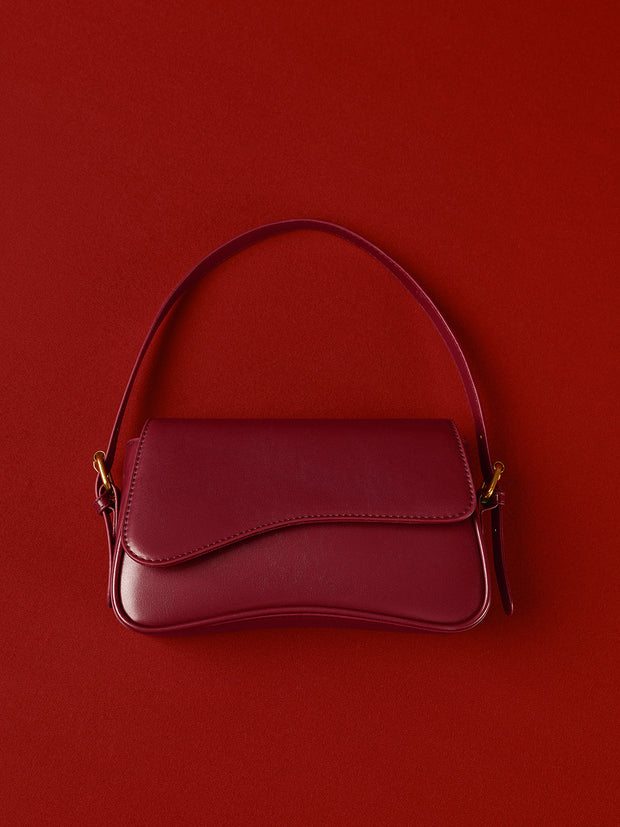 Sac à bandoulière pour femmes avec lignes douces et rabat