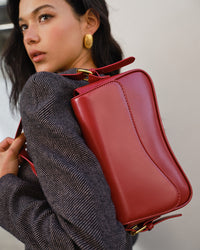 Sac à bandoulière pour femmes avec lignes douces et rabat
