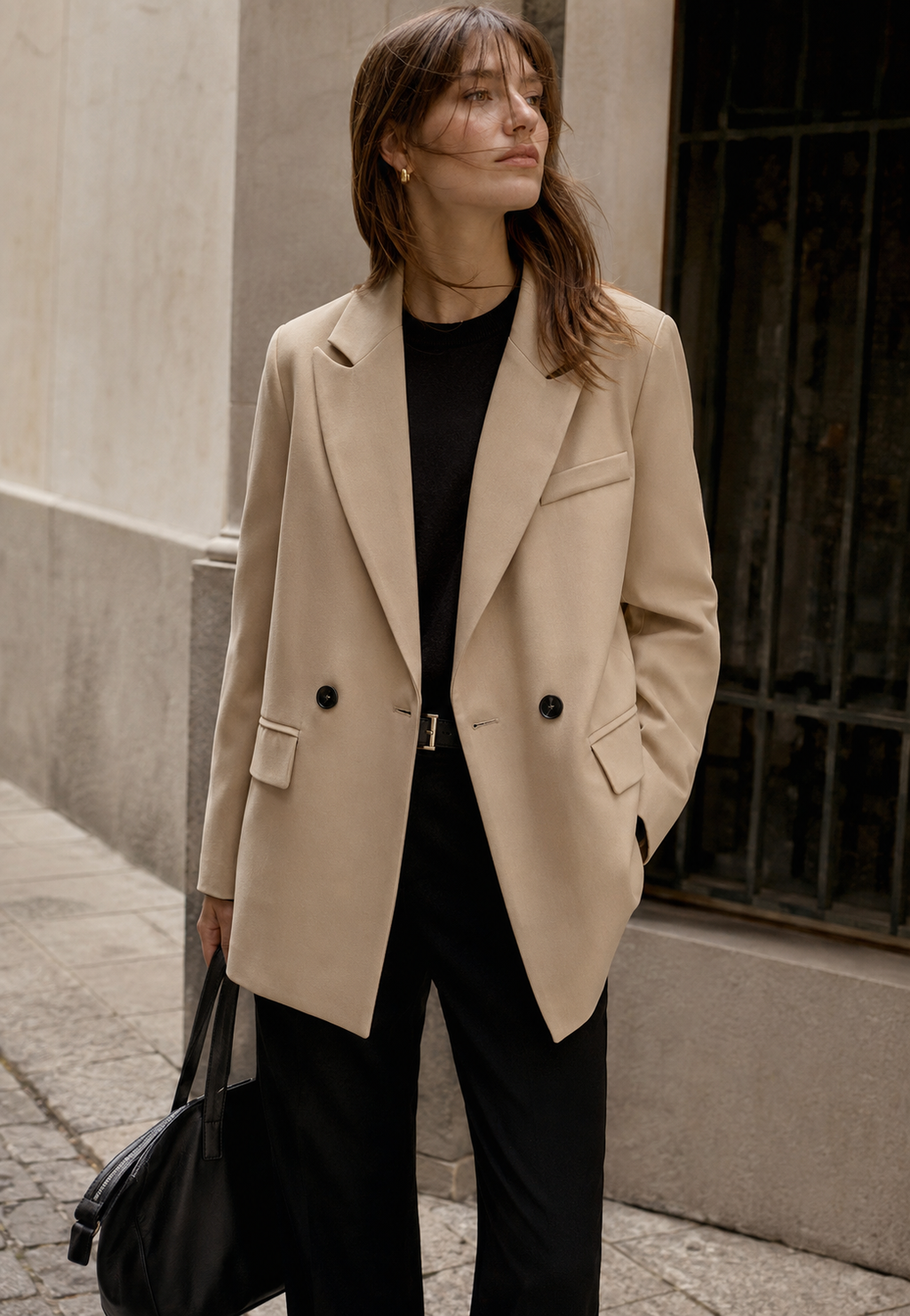 Damen-Blazer mit doppelter Knopfleiste, geradem Schnitt und spitzen Revers – Greta