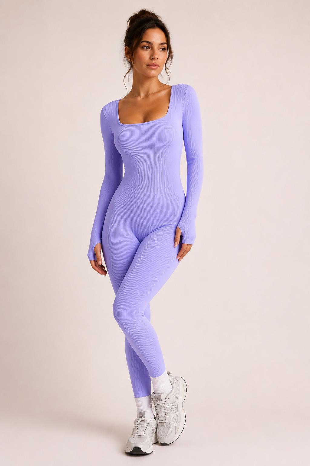 Langer Damen-Jumpsuit mit Rippmuster, quadratischem Ausschnitt und langen Ärmeln, figurbetont – Adelinde