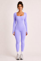 Langer Damen-Jumpsuit mit Rippmuster, quadratischem Ausschnitt und langen Ärmeln, figurbetont – Adelinde