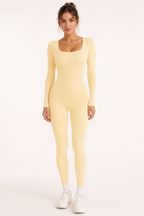 Langer Damen-Jumpsuit mit Rippmuster, quadratischem Ausschnitt und langen Ärmeln, figurbetont – Adelinde