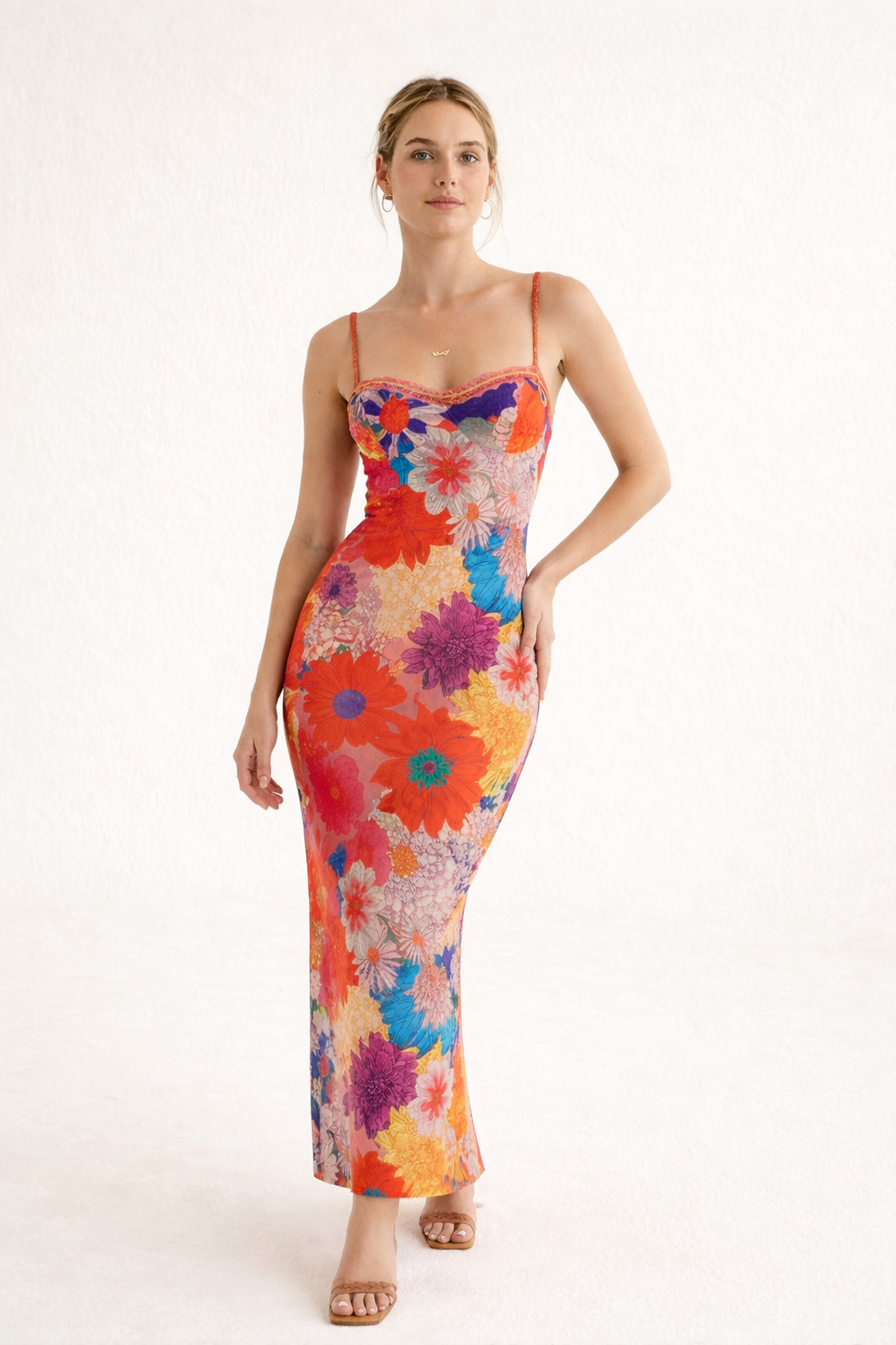 Maxikleid mit Blumendruck und eng anliegenden Trägern - Lirenne