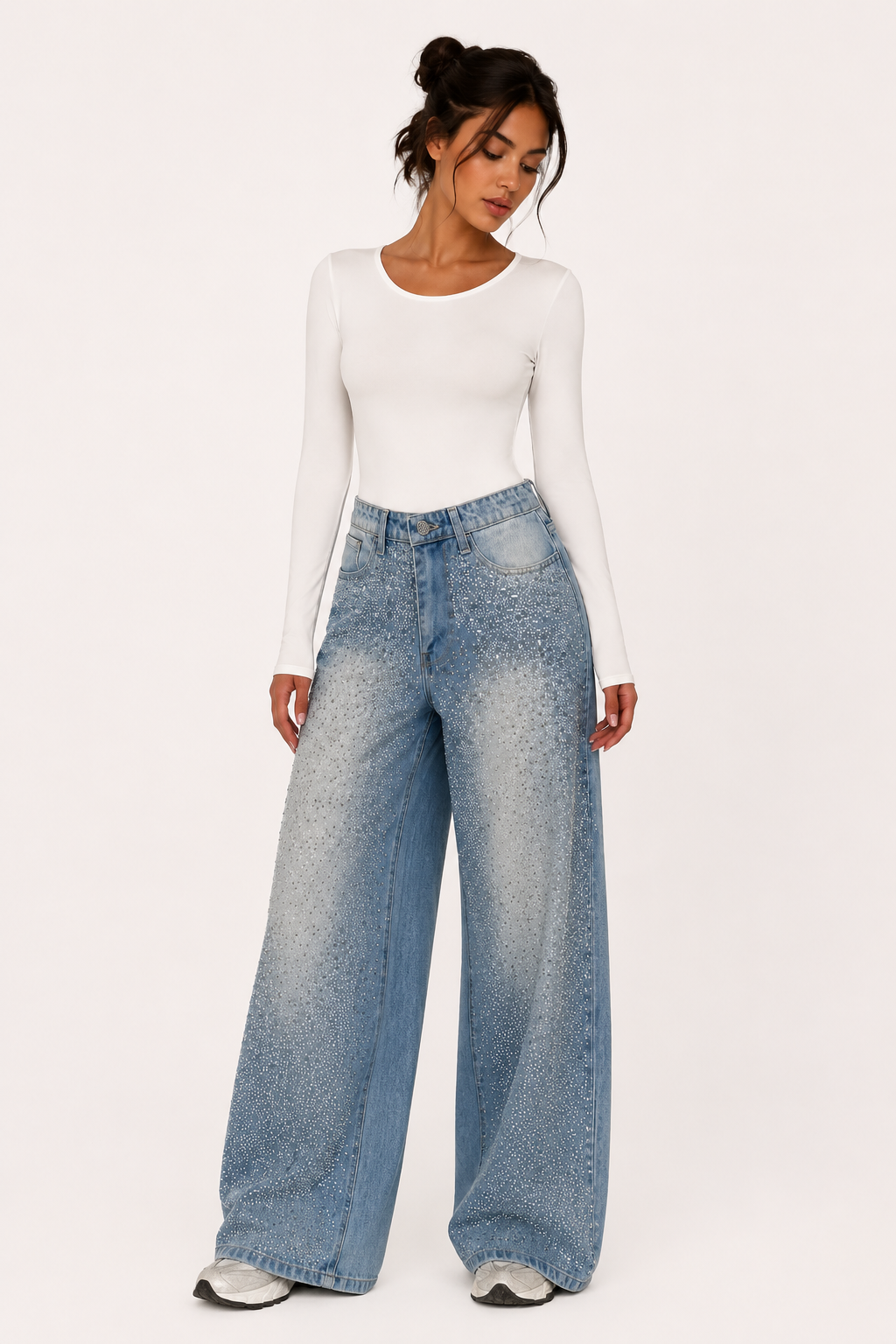 Damenjeans mit weitem Bein und Strassverzierung – Wellen