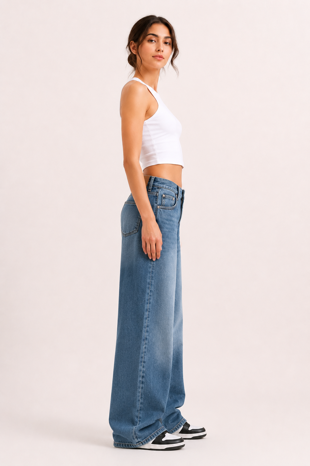 Baggy-Jeans für Damen mit weitem Bein, heller Waschung und langem Saum – Helga