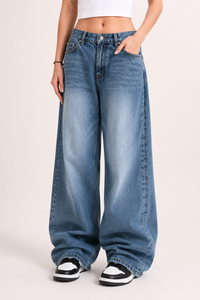 Jean baggy pour femme, à jambes larges, délavage clair et ourlet long - Helga