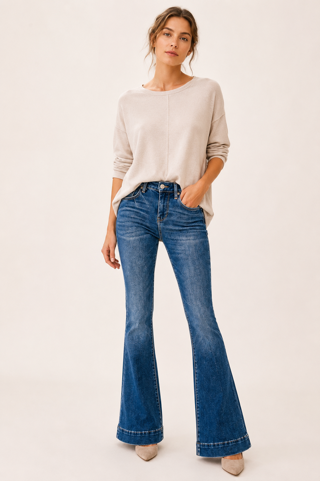 Elastische Damen-Jeans im Flare-Schnitt mit mittlerer Leibhöhe und weit ausgestelltem Bein – Elke