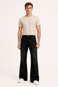 Herren-Jeans im Flare-Schnitt mit weitem Bein aus hell gewaschenem Denim – Konrad
