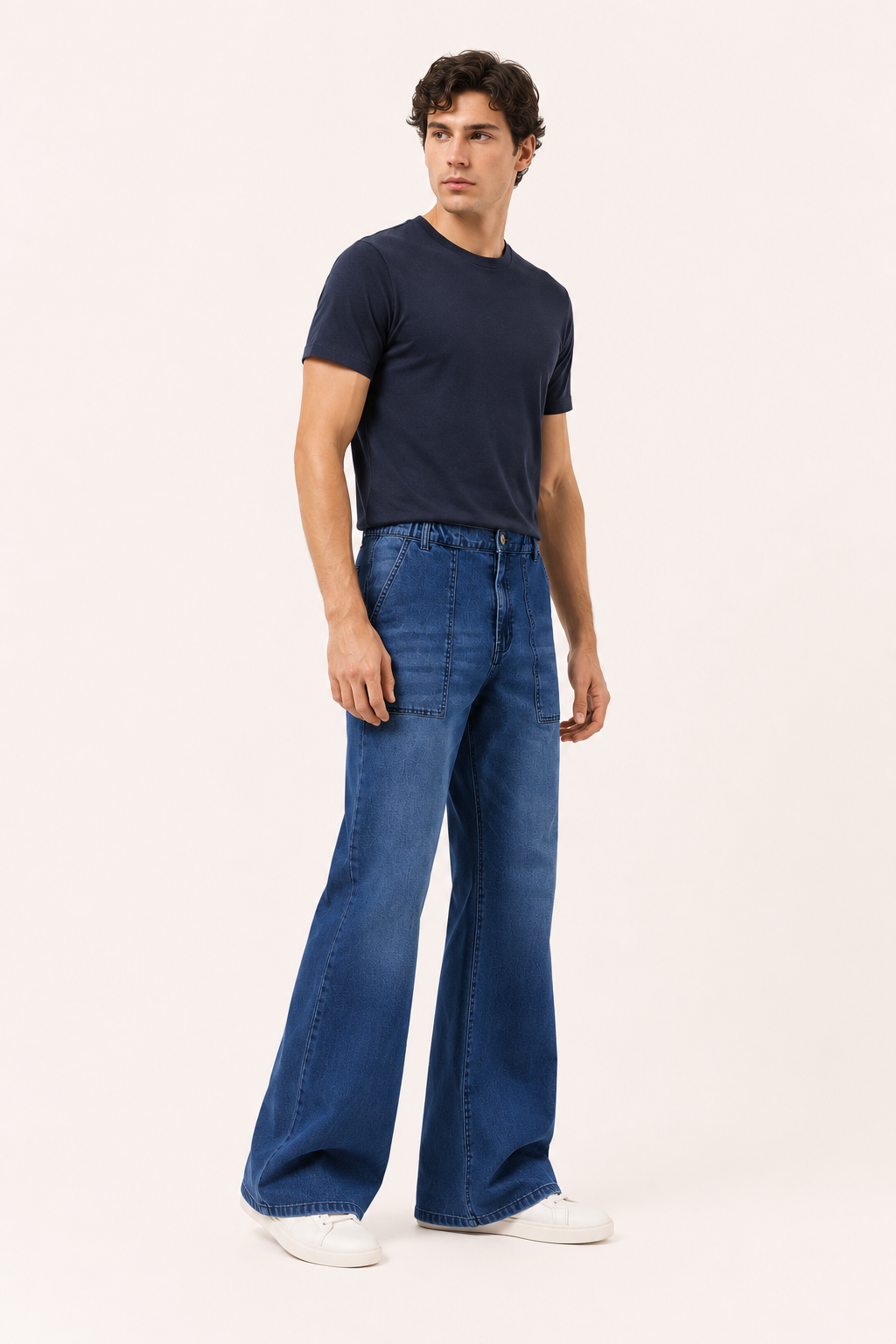 Herren-Jeans im Flare-Schnitt mit weitem Bein aus hell gewaschenem Denim – Konrad