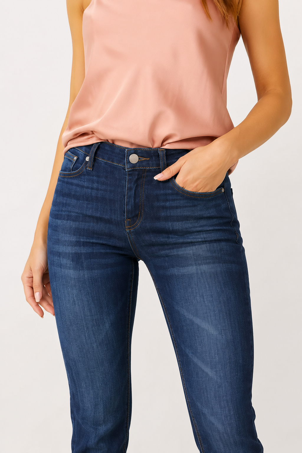 Elastische Damen-Jeans im Flare-Schnitt mit mittlerer Leibhöhe und Slim-Fit-Passform – Lina