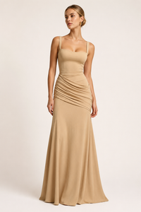 Langes Kleid für Hochzeitsgäste mit quadratischem Ausschnitt und drapiertem Rock – Adelheid