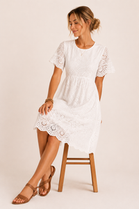 Robe midi brodée, taille haute et décolleté en V - Ferchna