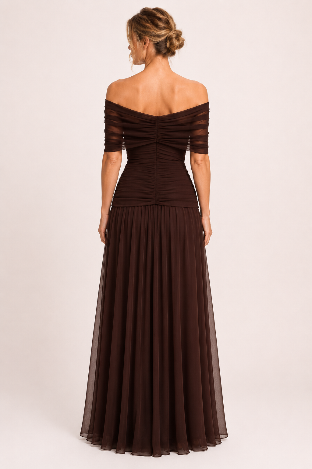 Langes, gerafftes Damenkleid mit V-Ausschnitt und freien Schultern – Marita