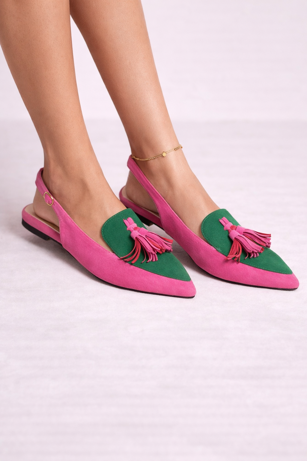 Flache Damenschuhe mit offenem Absatz und dekorativer Quaste - Amaya