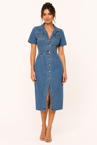 Midikleid aus Denim mit Knöpfen in schmaler Passform - Elara