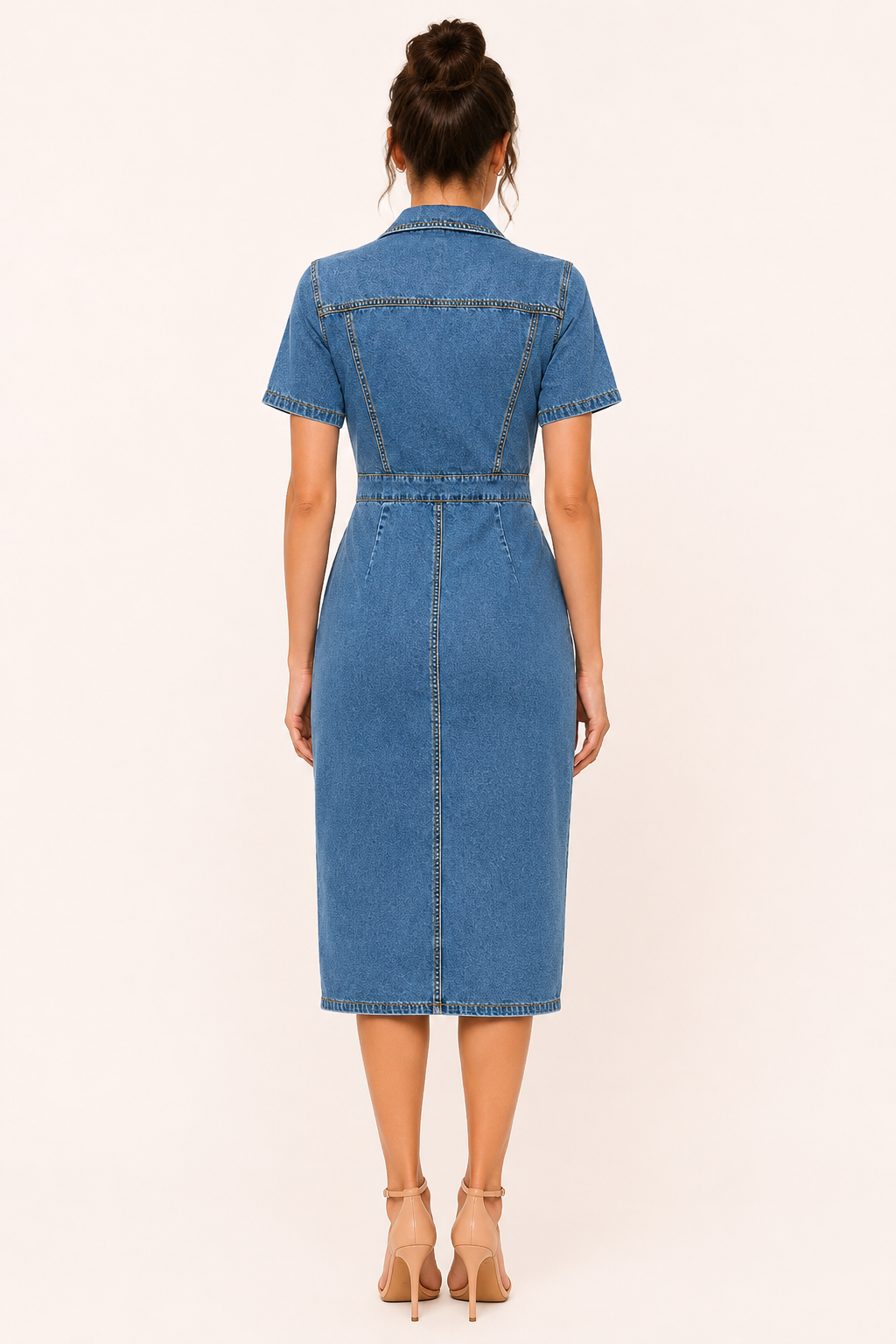 Midikleid aus Denim mit Knöpfen in schmaler Passform - Elara