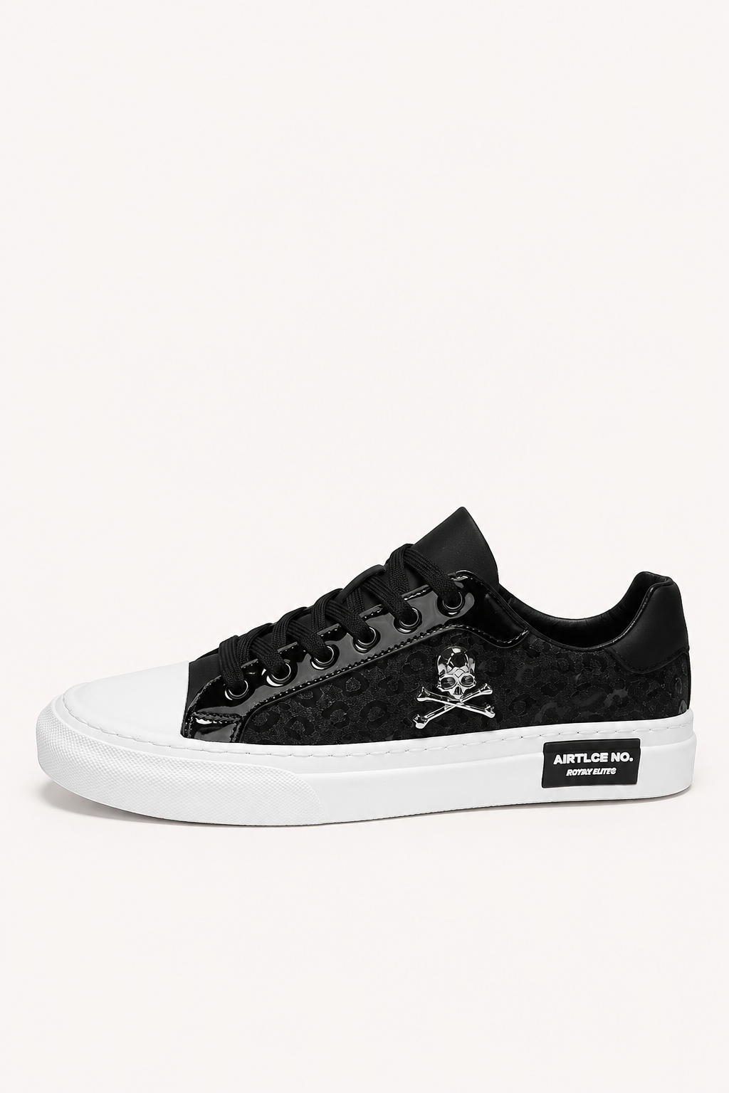 Lässige Herrensneaker mit Schnürung und Totenkopf-Motiv – Volker