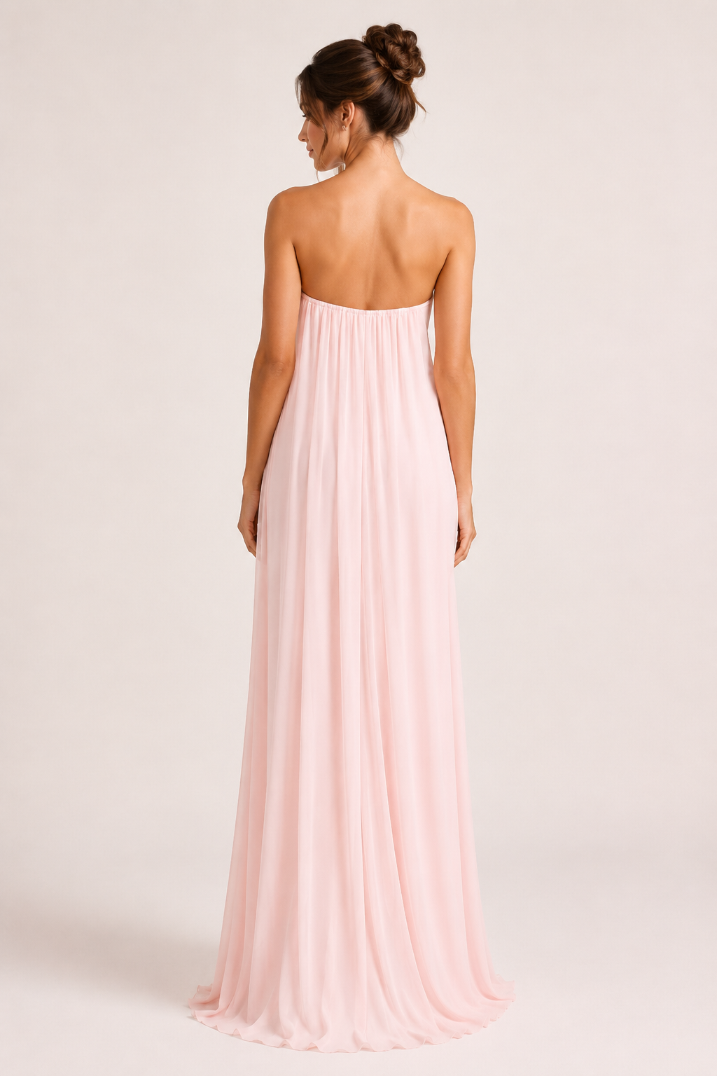 Langes, trägerloses Damenkleid mit Drapierung und Schlitz – Monika