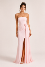 Langes, trägerloses Damenkleid mit Drapierung und Schlitz – Monika