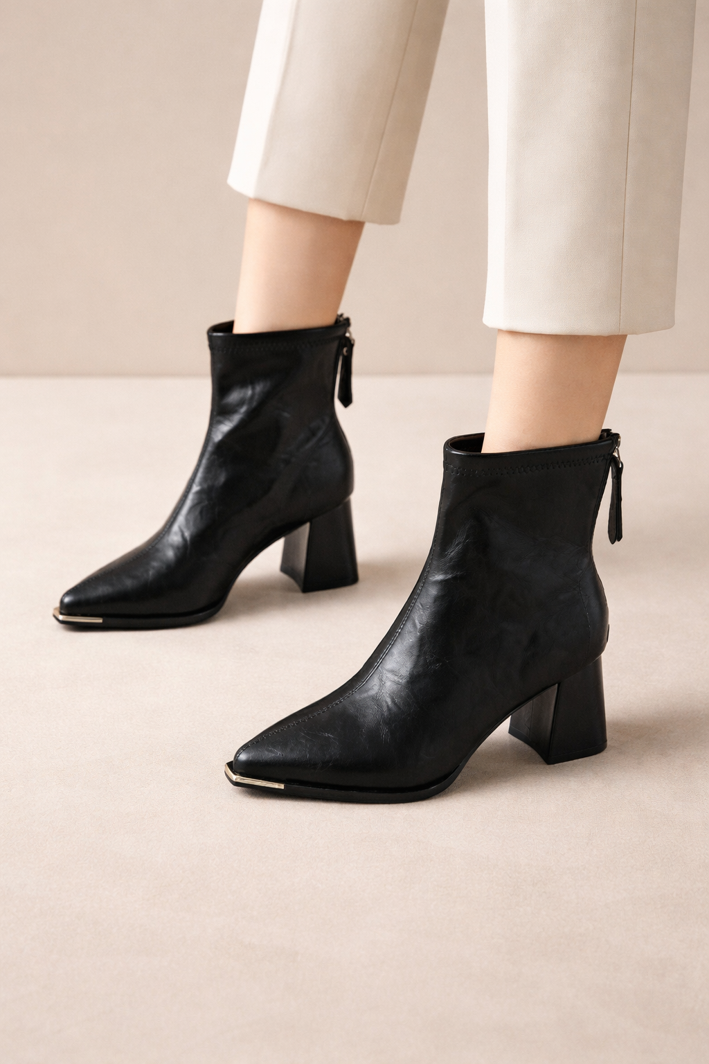 Damen-Stiefeletten mit spitzer Spitze - Baeza
