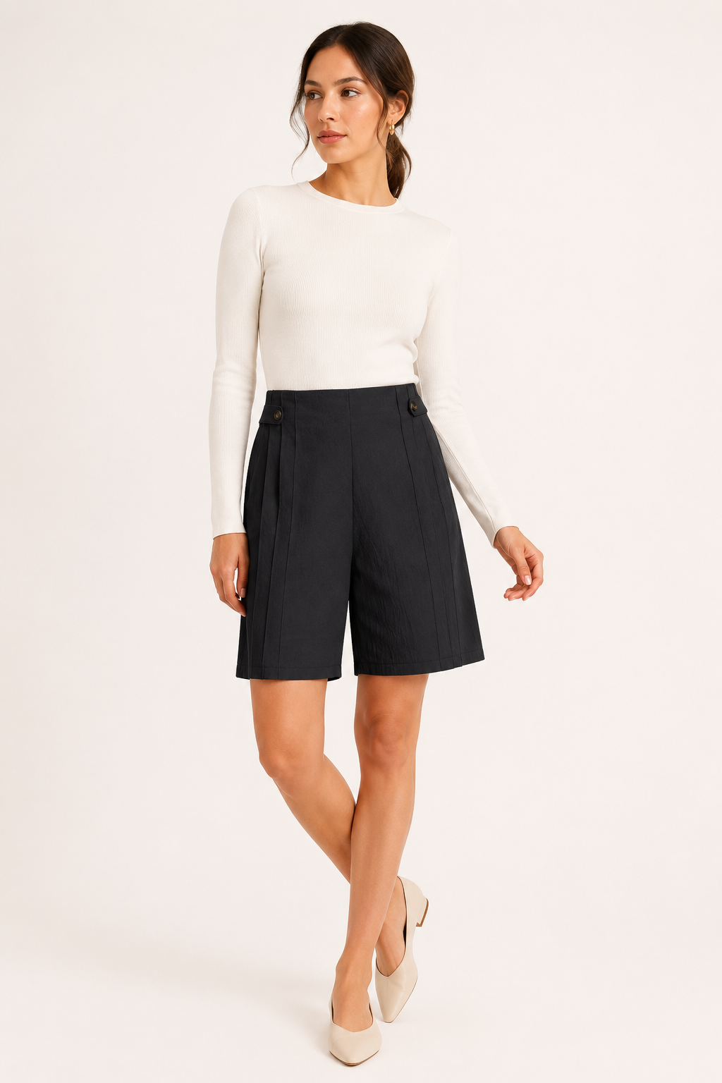 Hochgeschlossene Damen-Shorts mit seitlichen Knöpfen - Maren