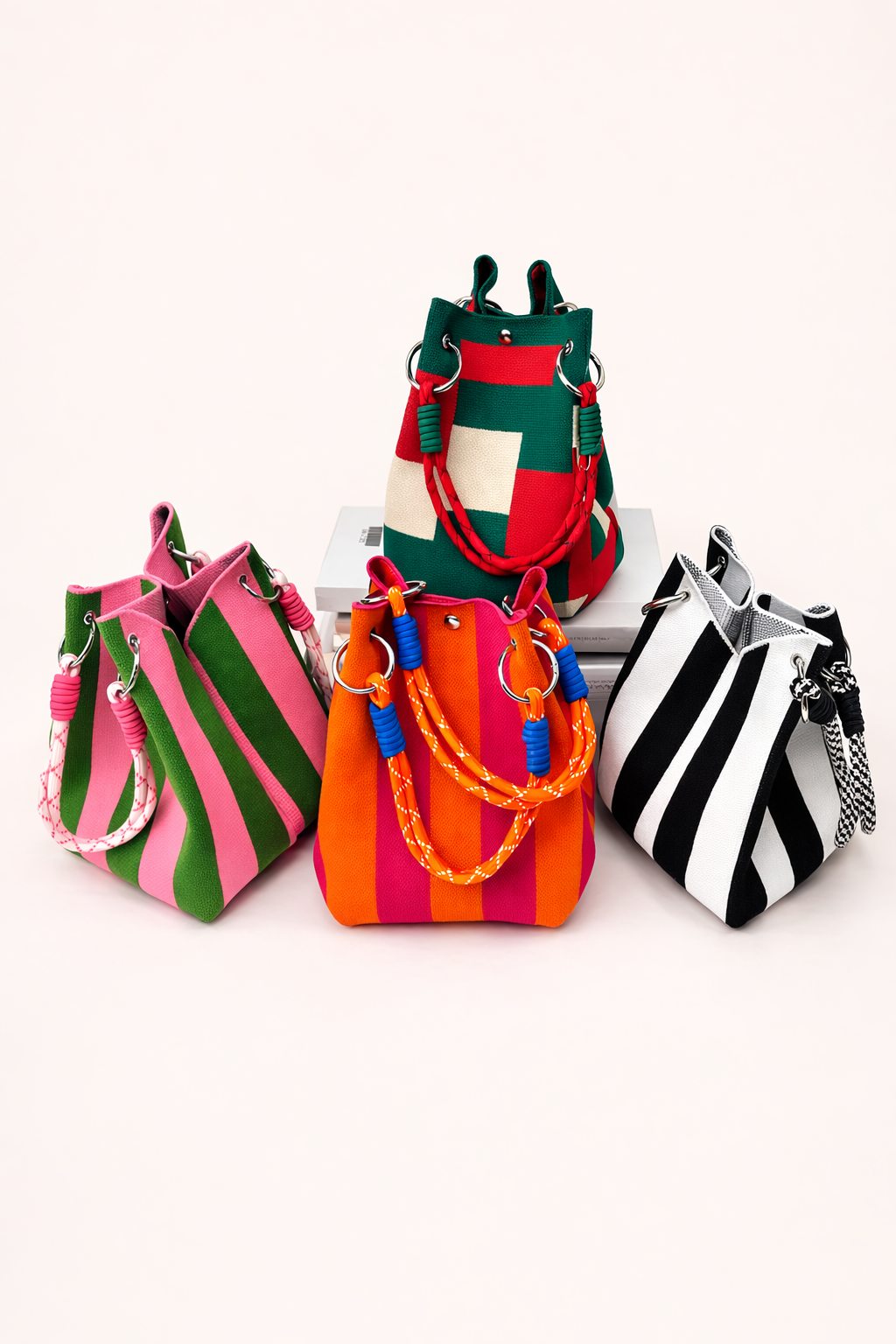 Geflochtene Eimertasche für Frauen mit Frühlings-Sommer-Streifen-Design