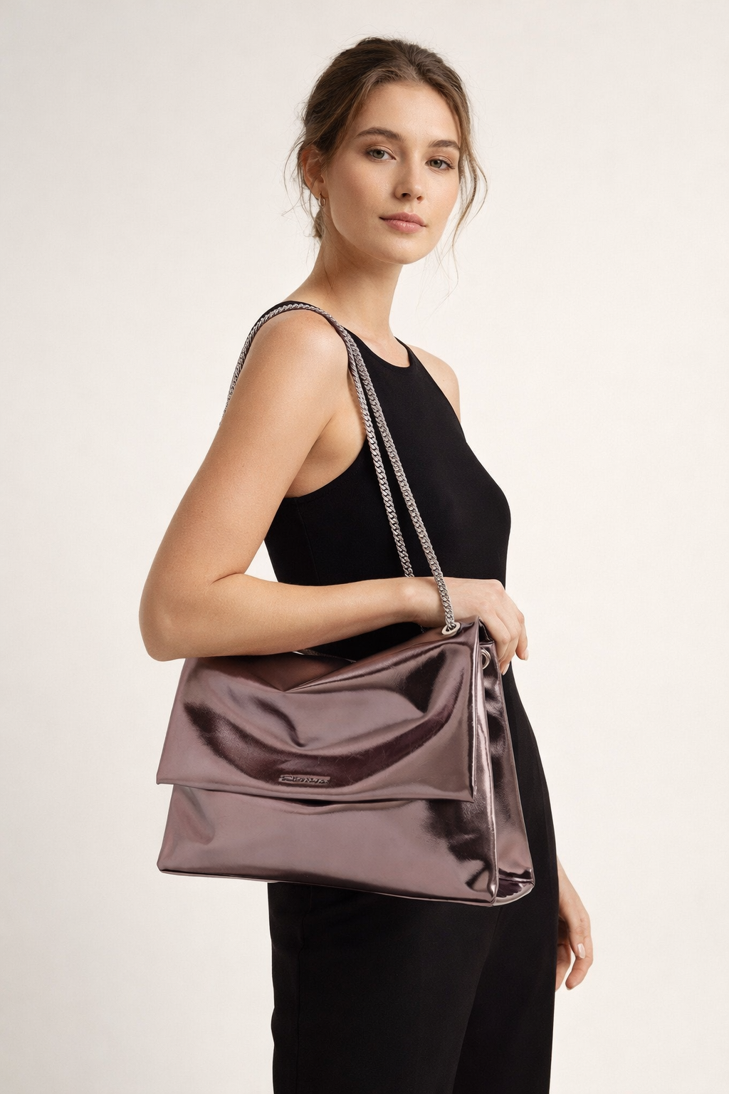 Damen-Umhängetasche mit Überschlag und Metallkette