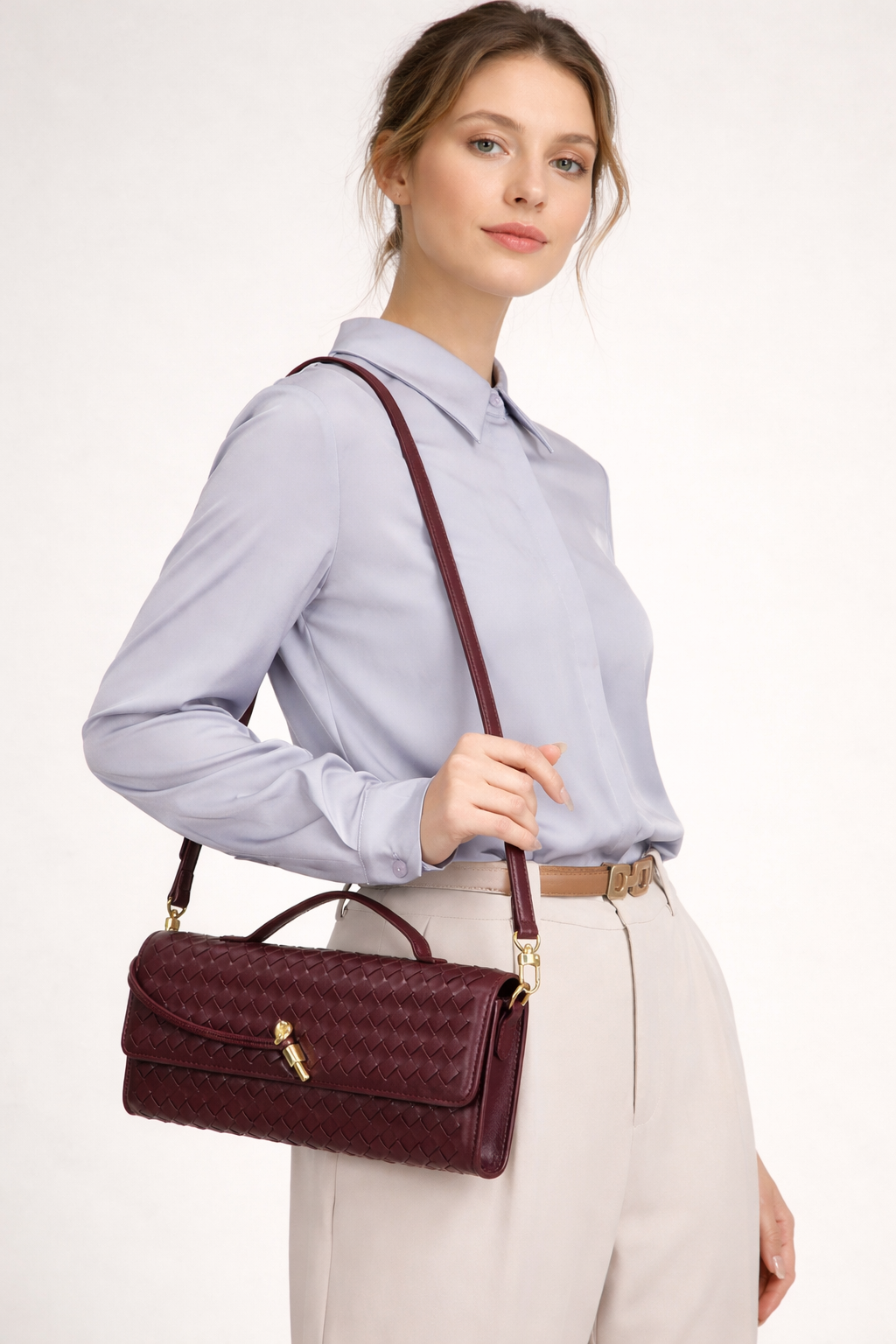 Baguette-Tasche für Frauen mit gewebter Struktur und verstellbarem Riemen