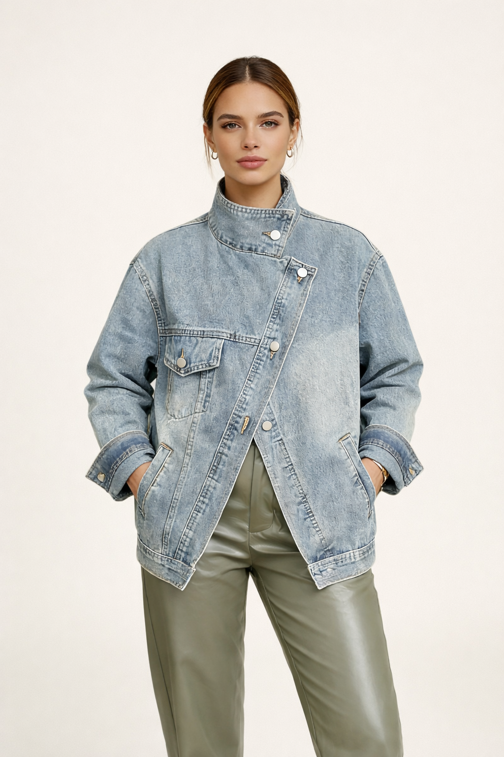 Damen-Jeansjacke in Übergröße mit hohem Kragen - Kaia