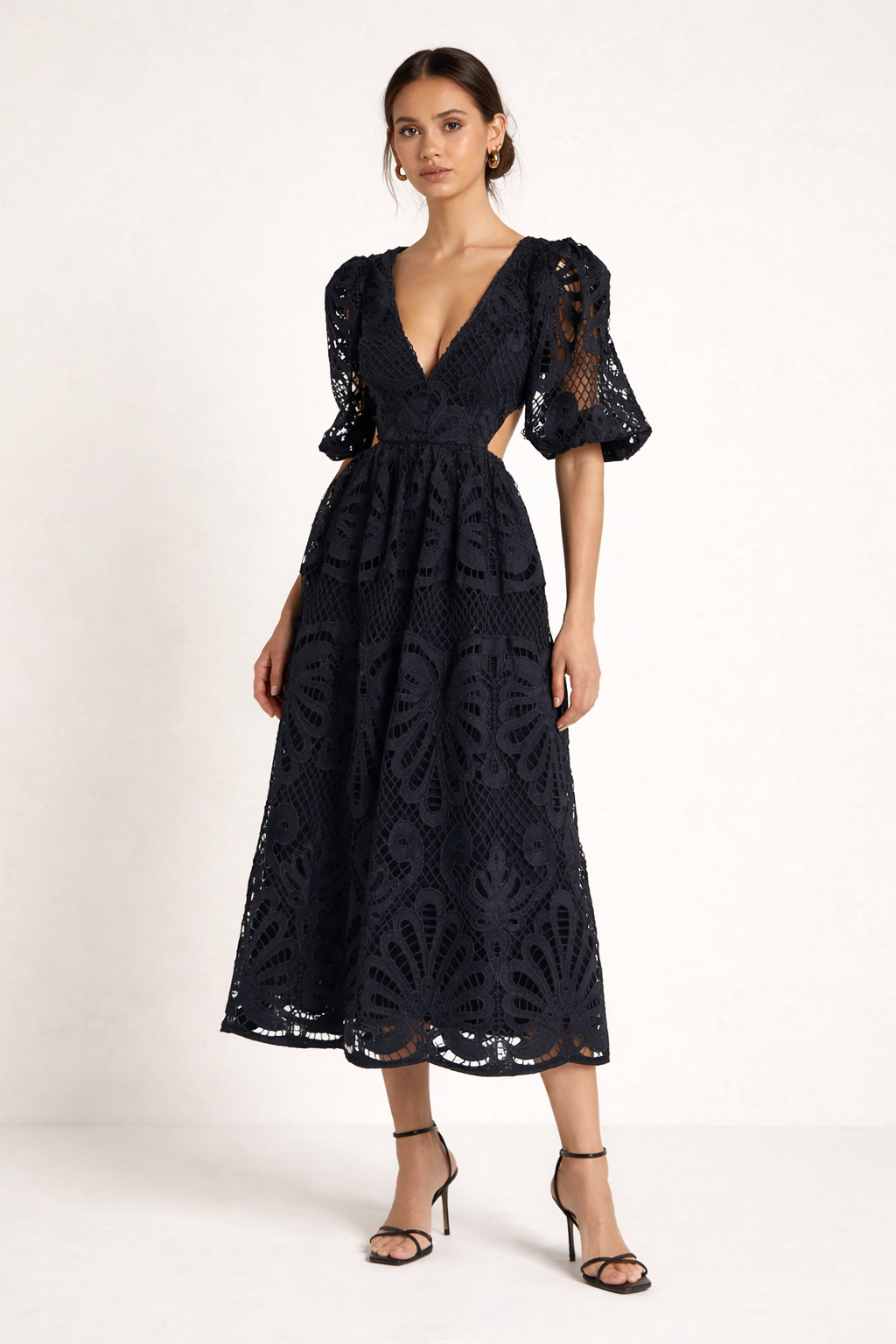 Maxikleid mit V-Ausschnitt und durchbrochener Spitze - Liora