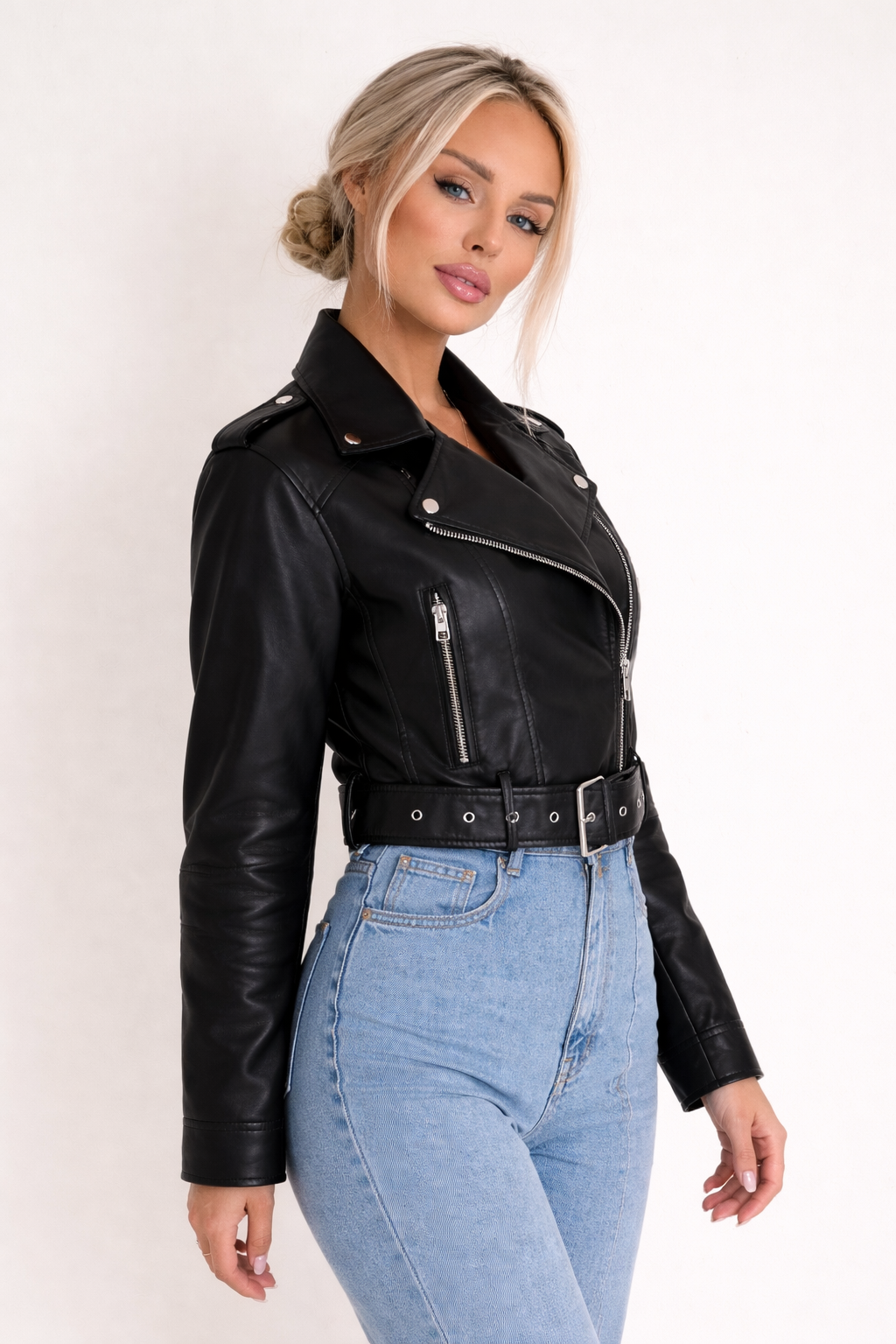 Kurze Damen-Bikerjacke mit Gürtel und Crossover-Verschluss - Zaireth