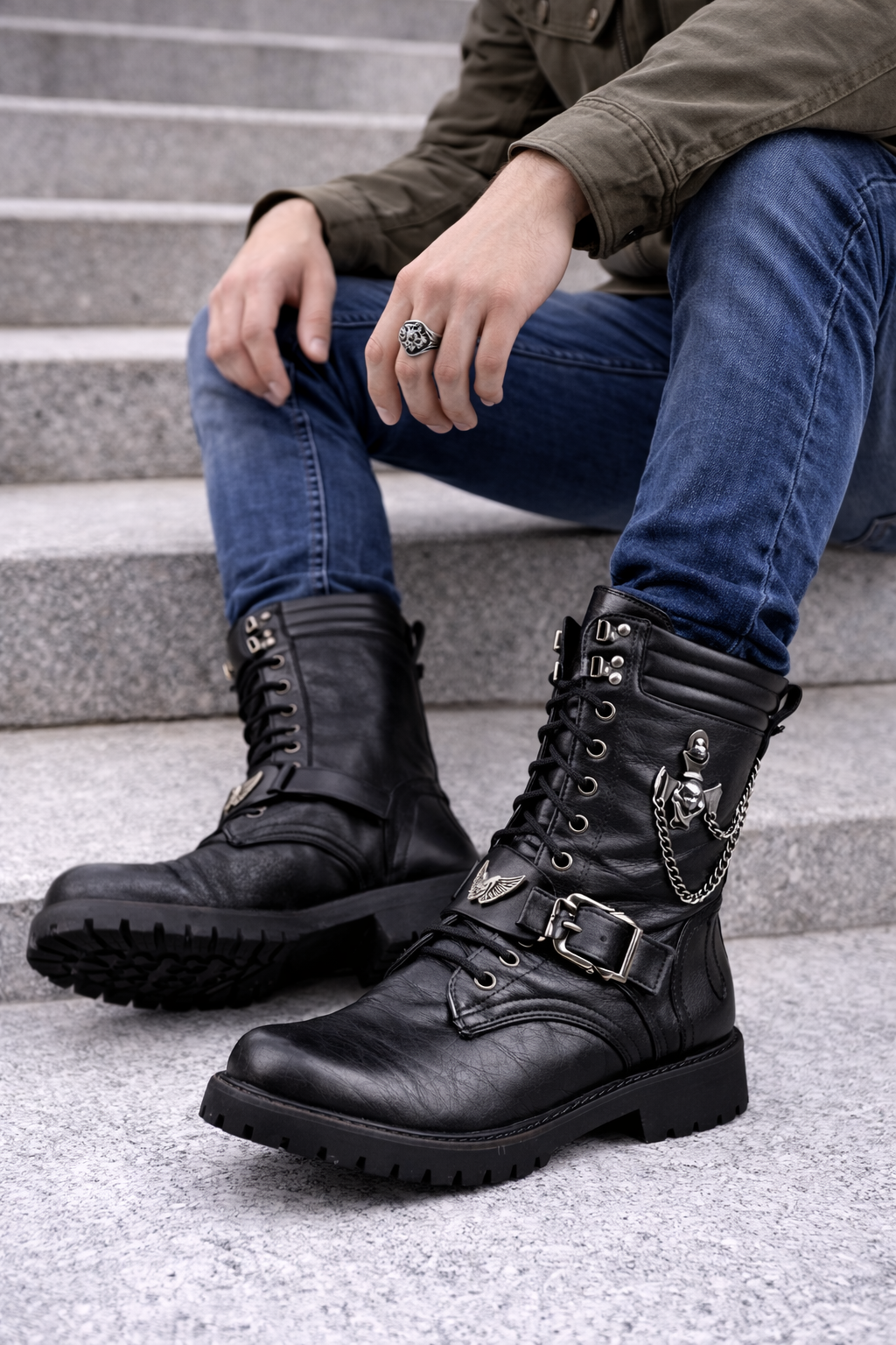 Halbhoher Herrenstiefel aus Leder mit robuster Sohle - Rovian