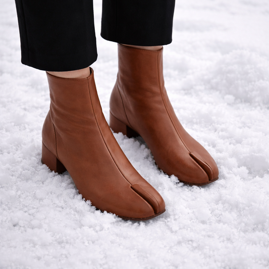 Damenstiefelette mit geteilter Spitze und Absatz - Yalneth
