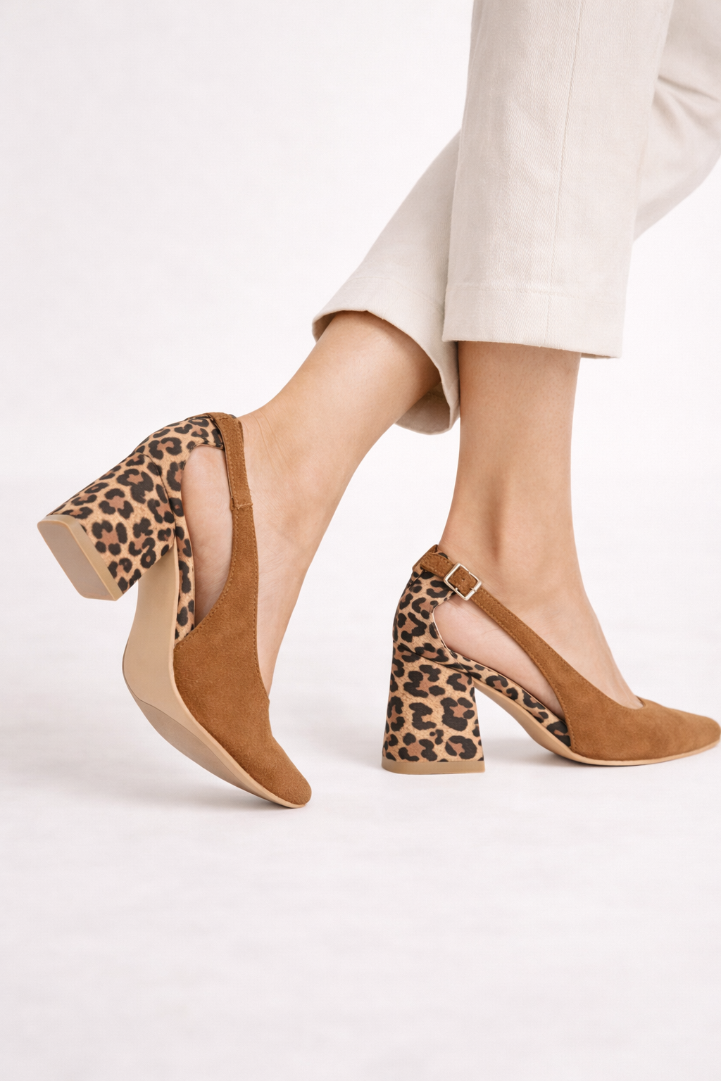 Offene Damenschuhe mit geschlossener Spitze und breitem Absatz bedruckt - Antonia