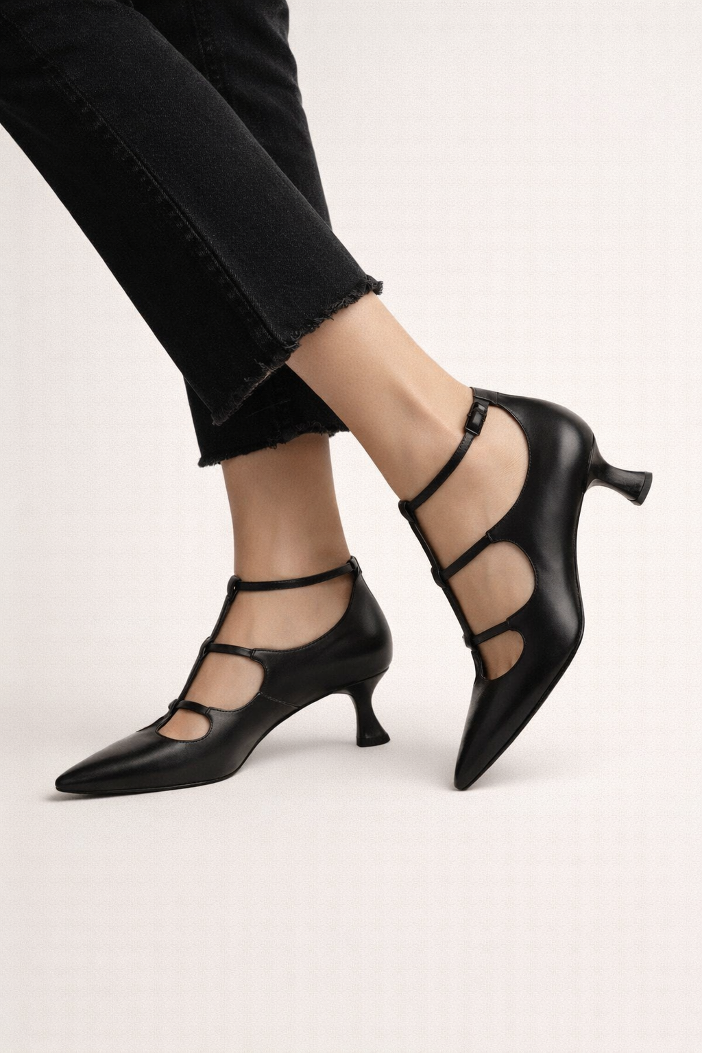 Damenschuhe mit Riemchen und spitzer Zehe - Noémie