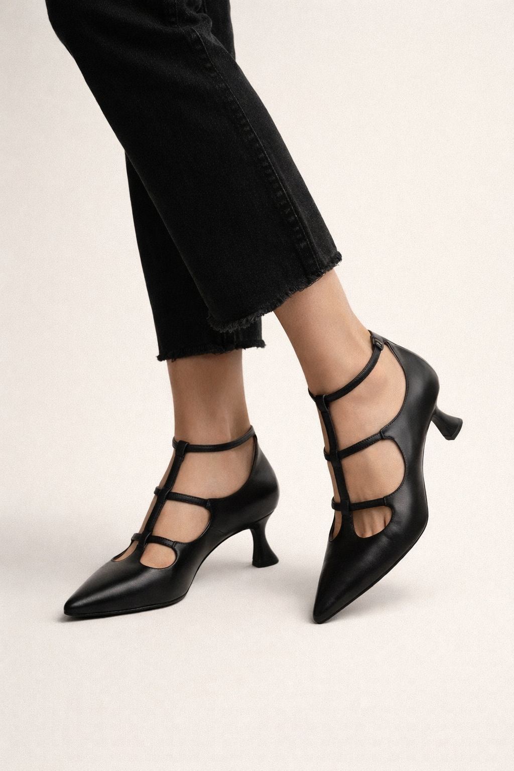 Damenschuhe mit Riemchen und spitzer Zehe - Noémie